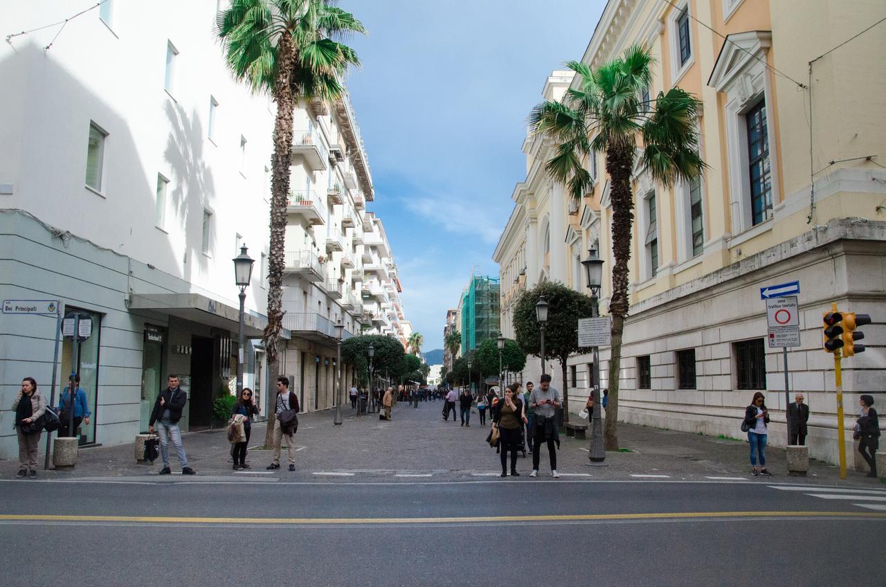 B&B L'Incrocio Σαλέρνο Εξωτερικό φωτογραφία